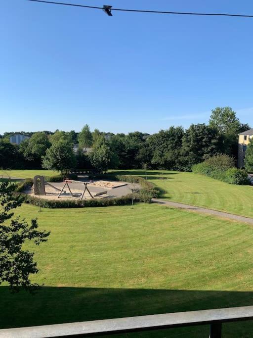 Stor Og Lys Lejlighed I Hjertet Af Holstebro Kültér fotó